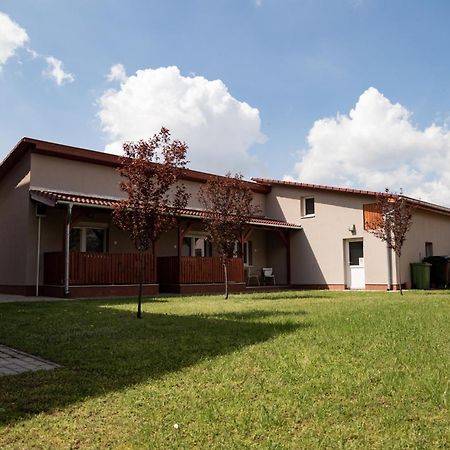 Farkas Villa Apartmanok Morahalom Exterior photo